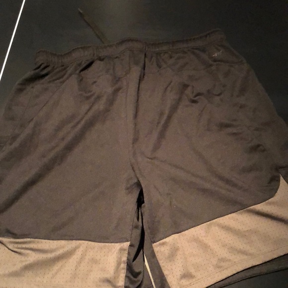 Nike dri fit shorts - Picture 3 of 3